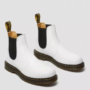 Dr. Martens 2976 Chelsea Boots